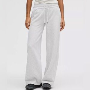 Lululemon Scuba Mid-Rise Wide-Leg Sweatpants Heathered Grey